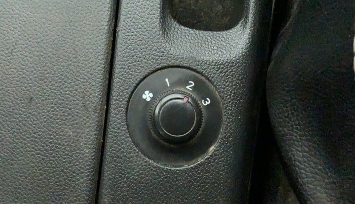 2019 Renault TRIBER 1.0 RXL PETROL, Petrol, Manual, 27,335 km, Rear AC Temperature Control