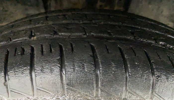 2019 Renault TRIBER 1.0 RXL PETROL, Petrol, Manual, 27,335 km, Right Front Tyre Tread