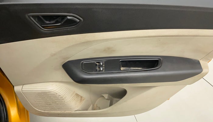 2019 Renault TRIBER 1.0 RXL PETROL, Petrol, Manual, 27,335 km, Driver Side Door Panels Control