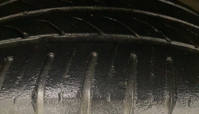 2013 Maruti Swift VXI, Petrol, Manual, 53,007 km, Left Front Tyre Tread