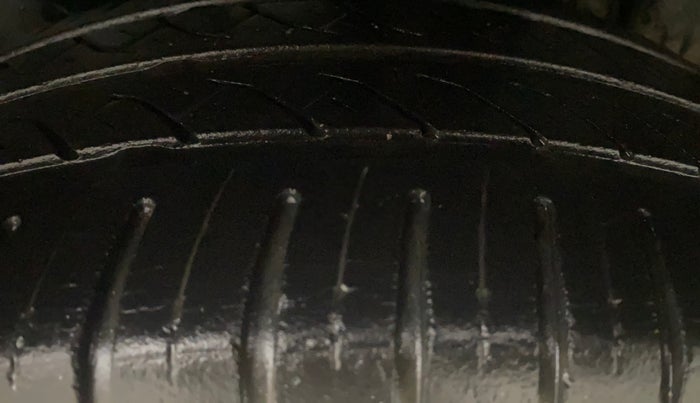 2013 Maruti Swift VXI, Petrol, Manual, 53,007 km, Left Rear Tyre Tread