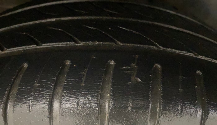 2013 Maruti Swift VXI, Petrol, Manual, 53,007 km, Right Rear Tyre Tread