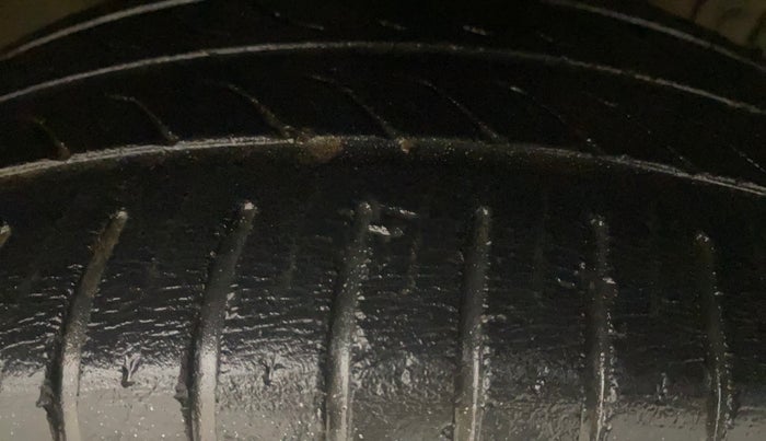 2013 Maruti Swift VXI, Petrol, Manual, 53,007 km, Right Front Tyre Tread