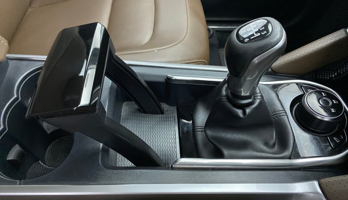 2019 Tata Harrier XZ 2.0L Kryotec, Diesel, Manual, 57,856 km, Gear Lever