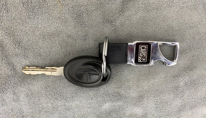 2018 Tata Tiago XE PETROL, Petrol, Manual, 40,330 km, Key Close Up