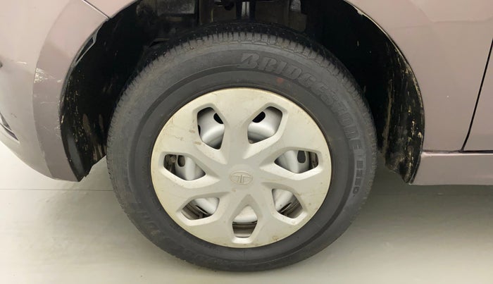 2018 Tata Tiago XE PETROL, Petrol, Manual, 40,330 km, Left front tyre - Minor crack