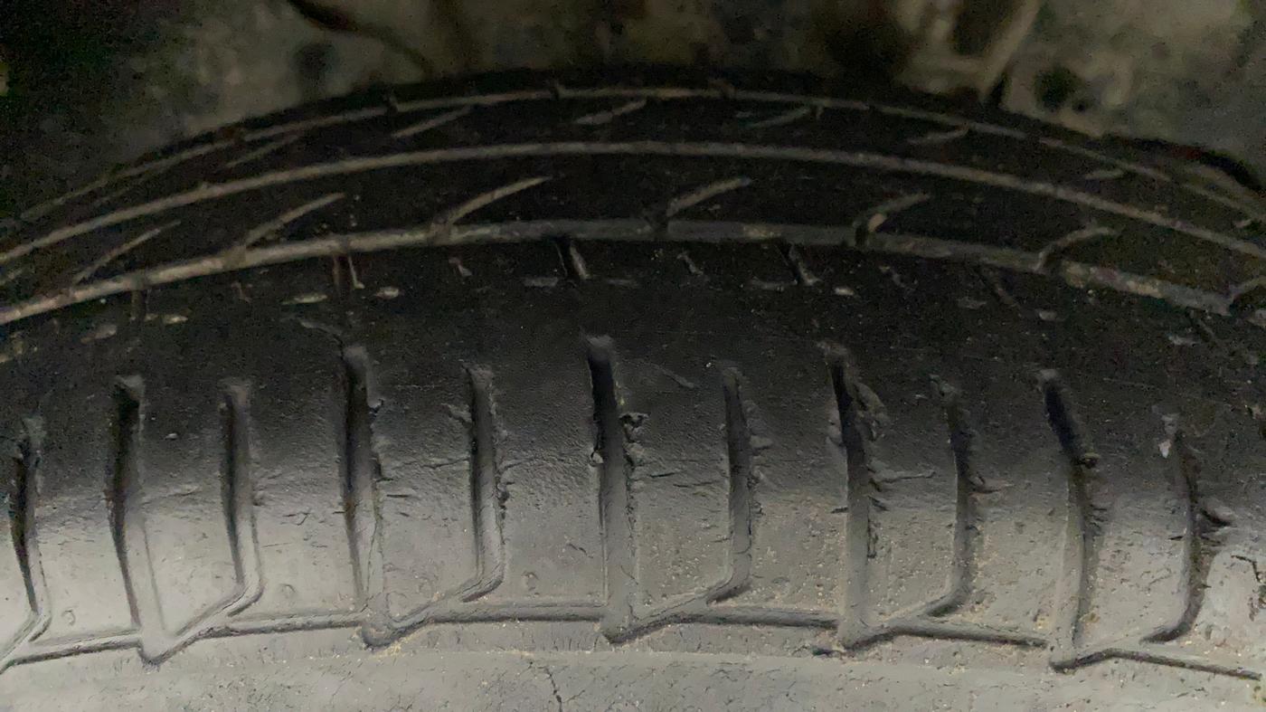 2018 Tata Tiago XE PETROL, Petrol, Manual, 40,330 km, Right Front Tyre Tread