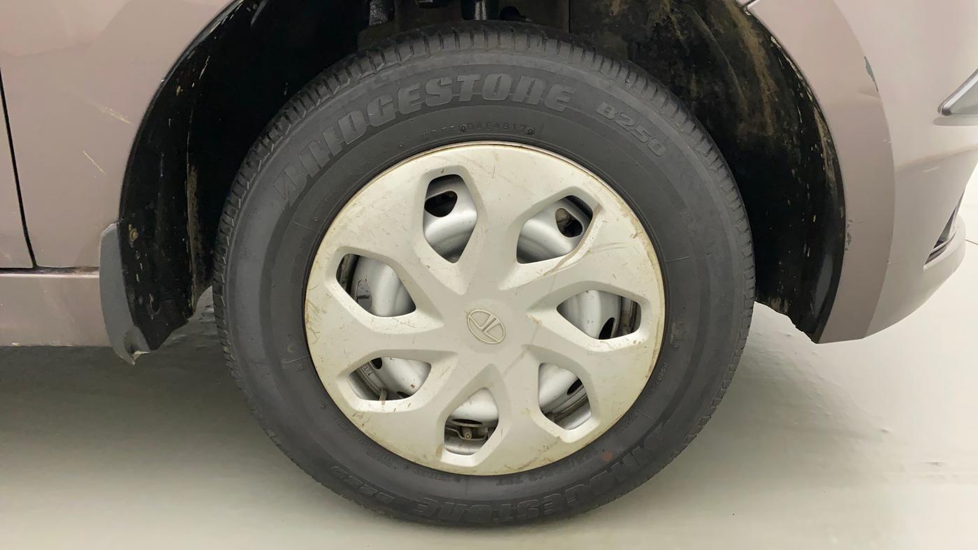 2018 Tata Tiago XE PETROL, Petrol, Manual, 40,330 km, Right Front Wheel
