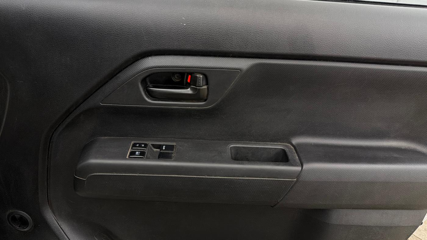 2022 Maruti New Wagon-R LXI CNG (O) 1.0, CNG, Manual, 1,04,176 km, Driver Side Door Panels Control