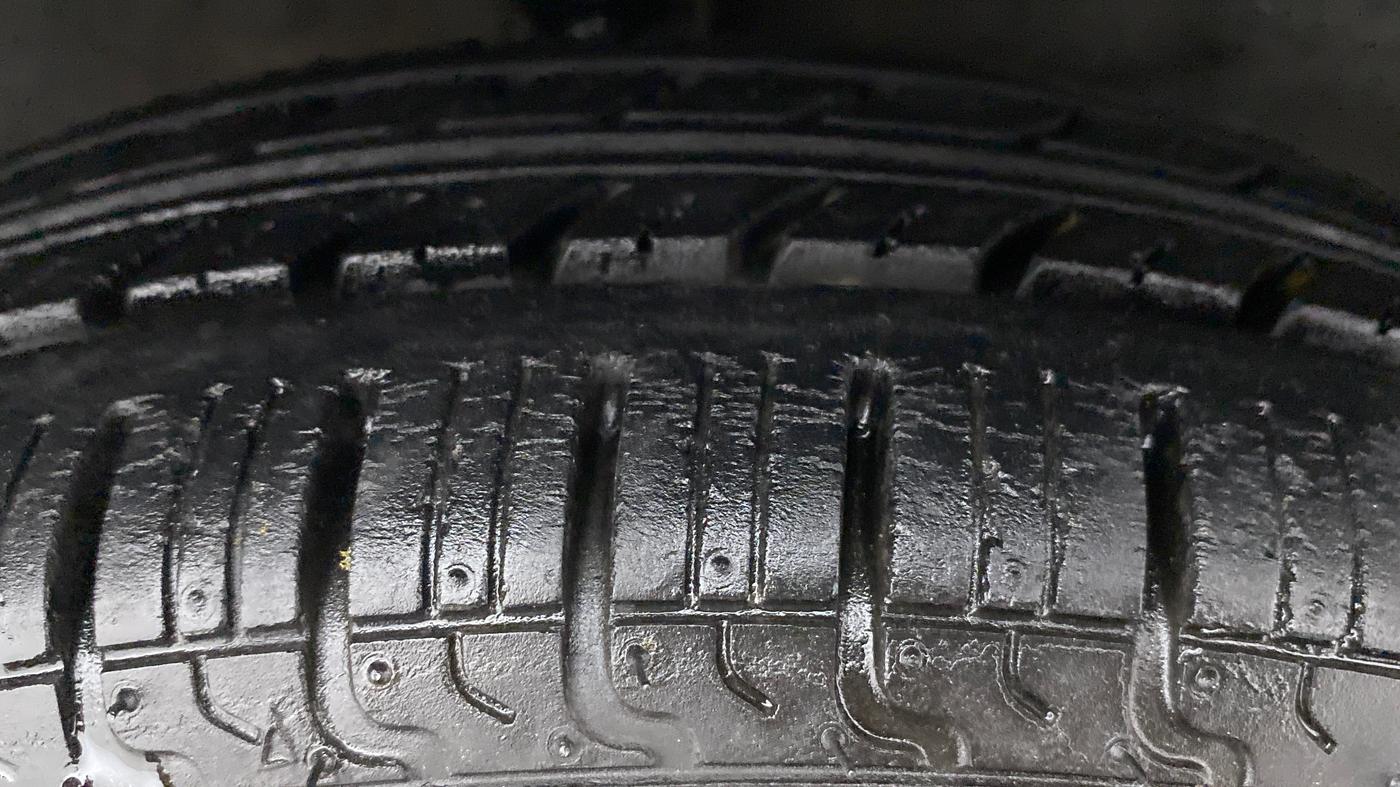 2010 Hyundai Santro Xing GLS, Petrol, Manual, 20,245 km, Right Front Tyre Tread
