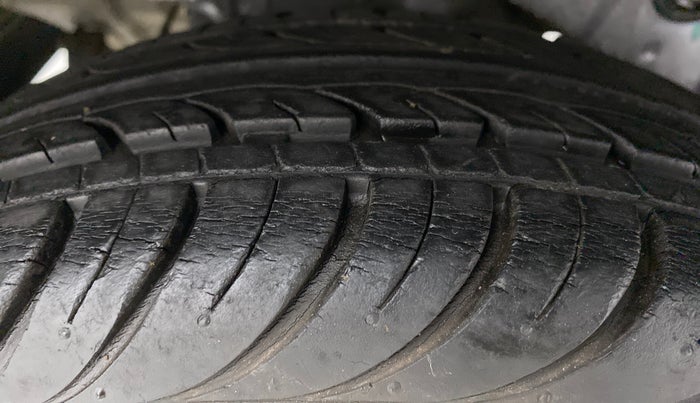 2010 Hyundai Santro Xing GLS, Petrol, Manual, 20,245 km, Right Rear Tyre Tread