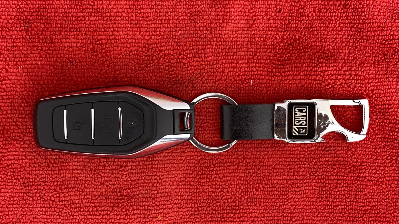2021 Mahindra XUV500 W9, Diesel, Manual, 21,304 km, Key Close Up