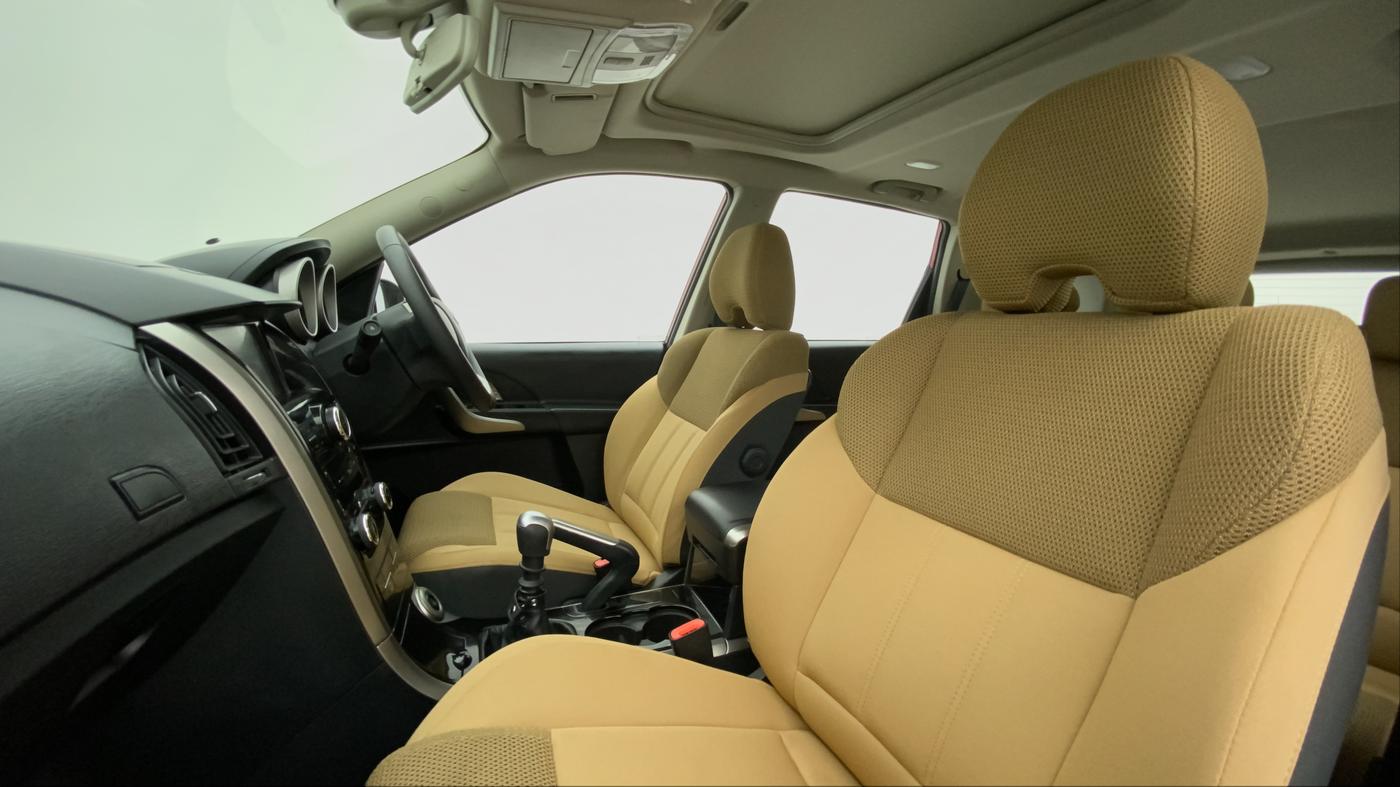 2021 Mahindra XUV500 W9, Diesel, Manual, 21,304 km, Right Side Front Door Cabin