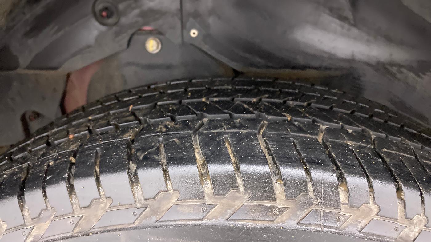 2021 Mahindra XUV500 W9, Diesel, Manual, 21,304 km, Right Rear Tyre Tread