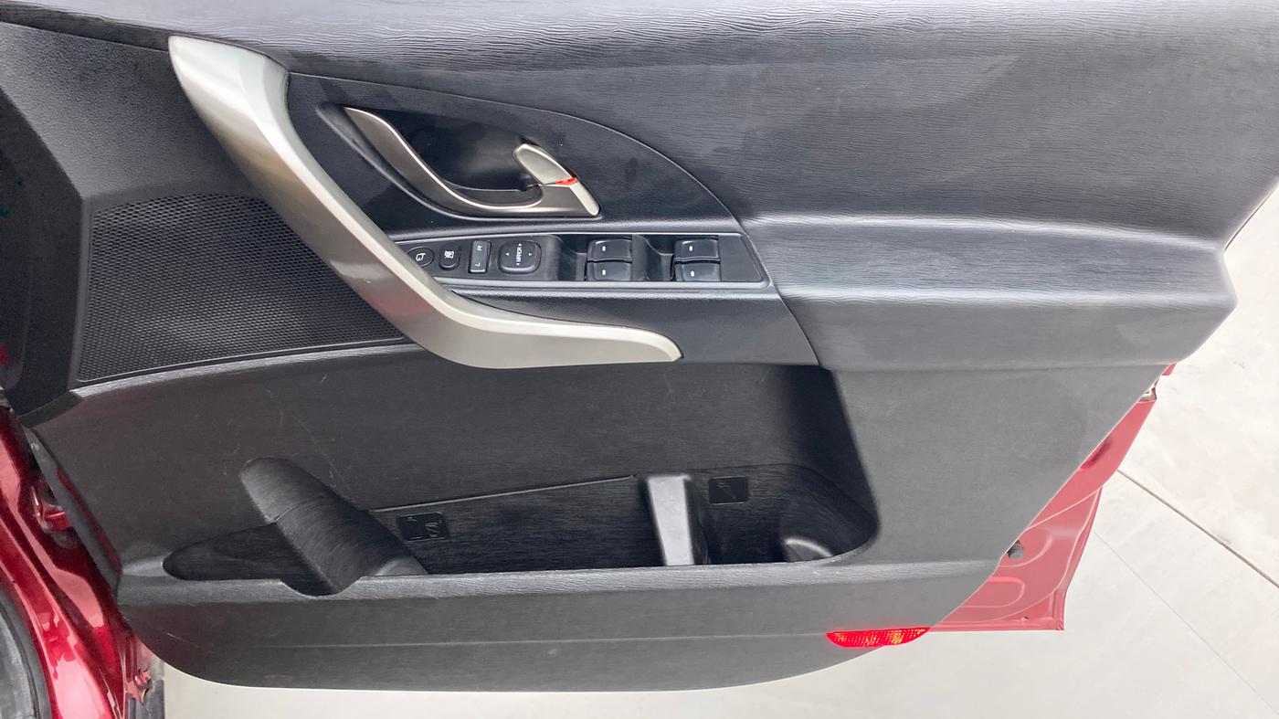 2021 Mahindra XUV500 W9, Diesel, Manual, 21,304 km, Driver Side Door Panels Control