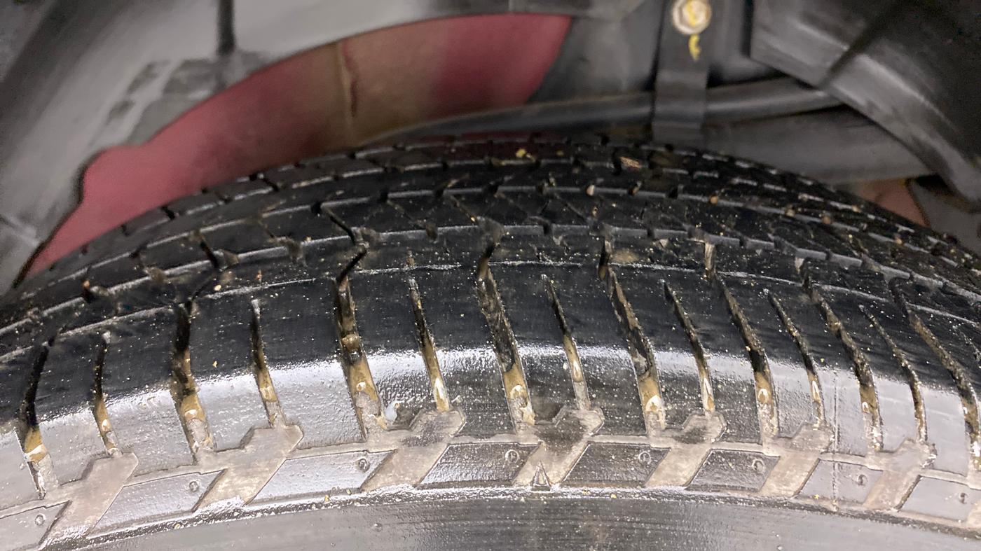 2021 Mahindra XUV500 W9, Diesel, Manual, 21,304 km, Left Rear Tyre Tread