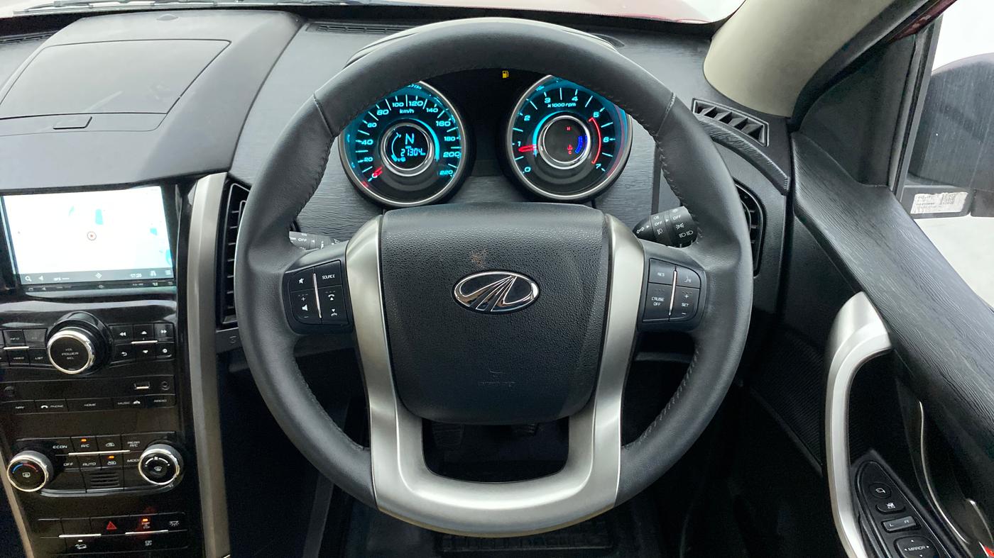 2021 Mahindra XUV500 W9, Diesel, Manual, 21,304 km, Steering Wheel Close Up