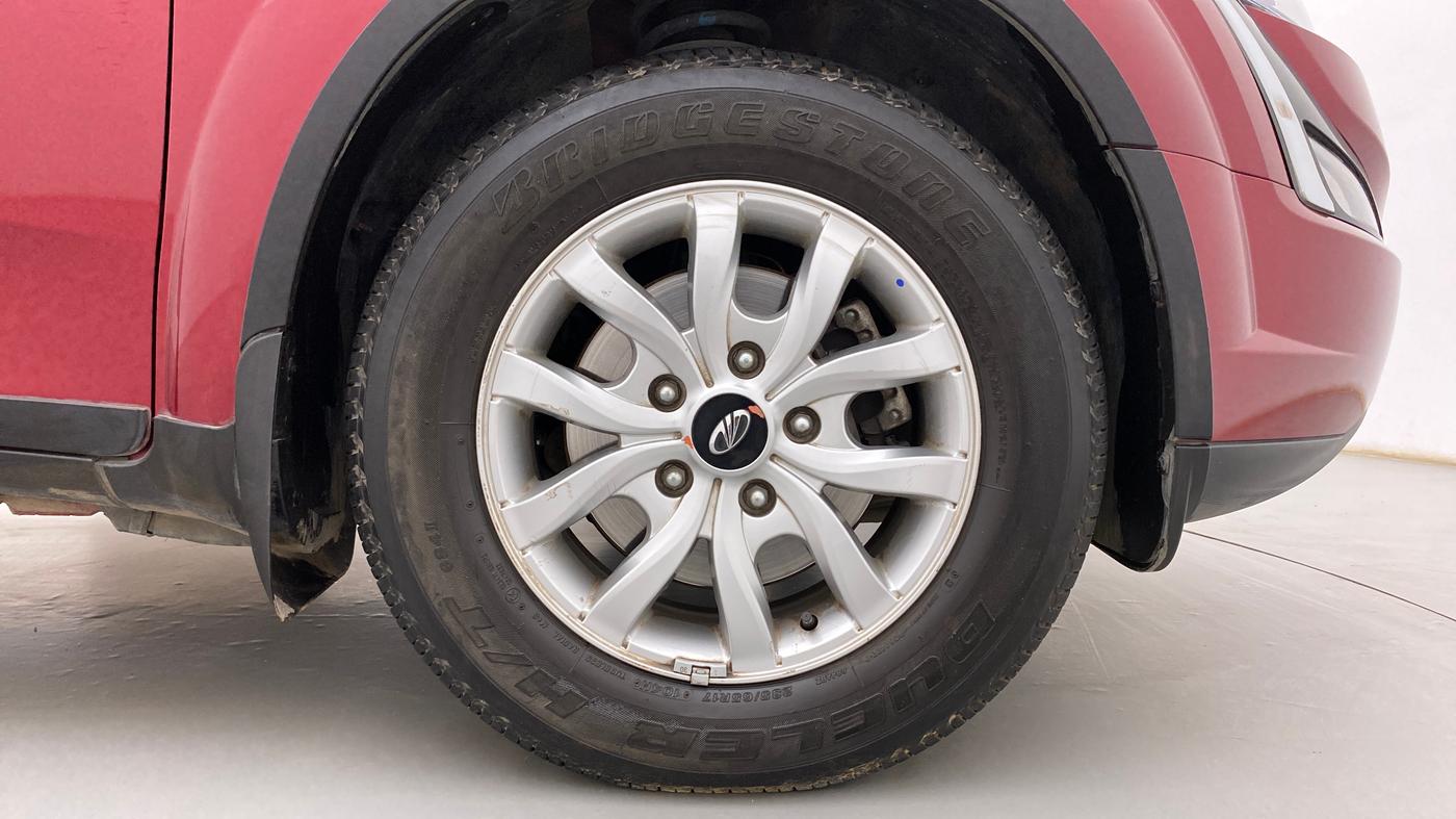 2021 Mahindra XUV500 W9, Diesel, Manual, 21,304 km, Right Front Wheel
