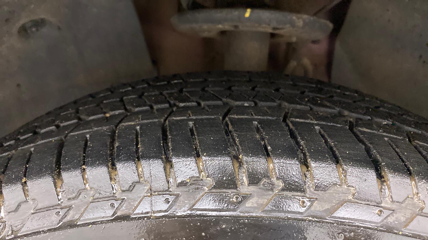 2021 Mahindra XUV500 W9, Diesel, Manual, 21,304 km, Left Front Tyre Tread