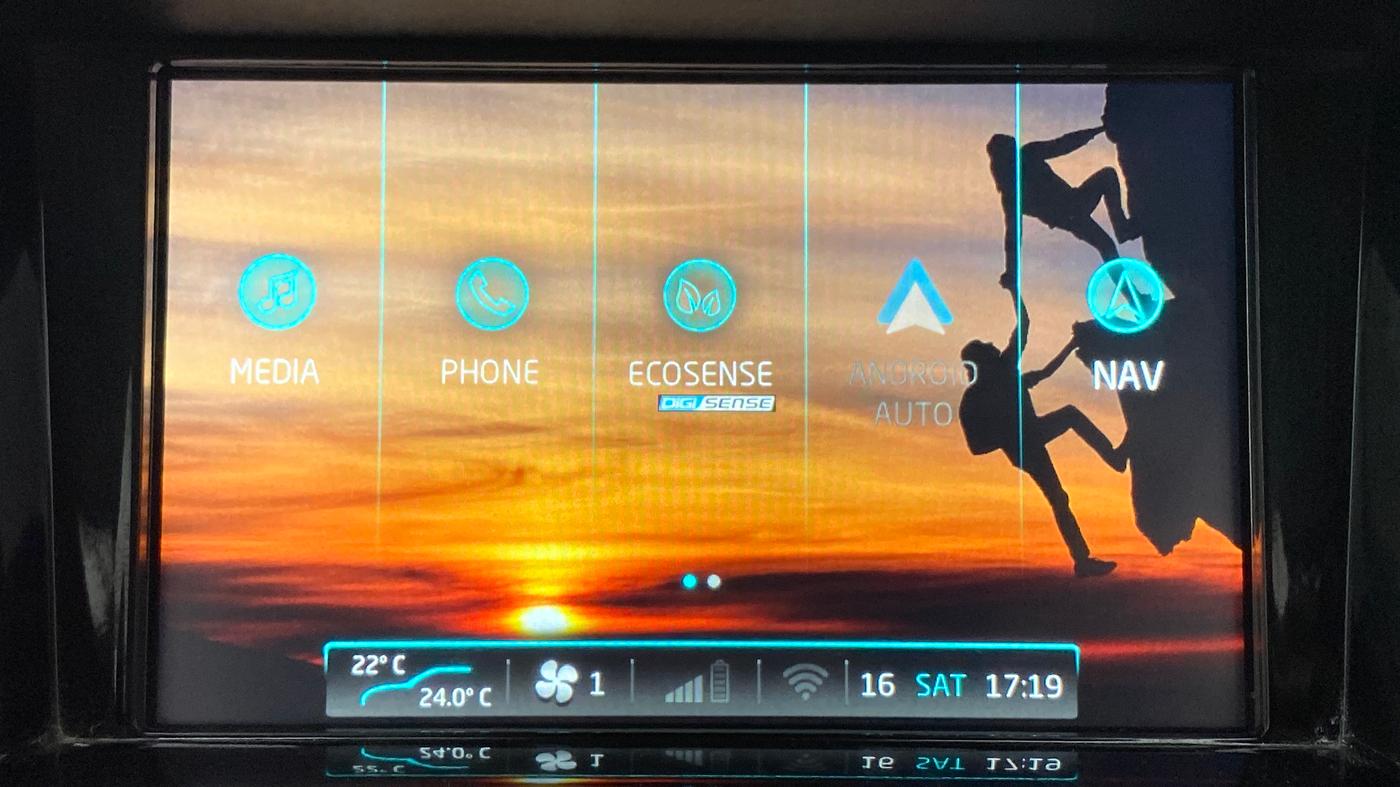 2021 Mahindra XUV500 W9, Diesel, Manual, 21,304 km, Apple CarPlay and Android Auto