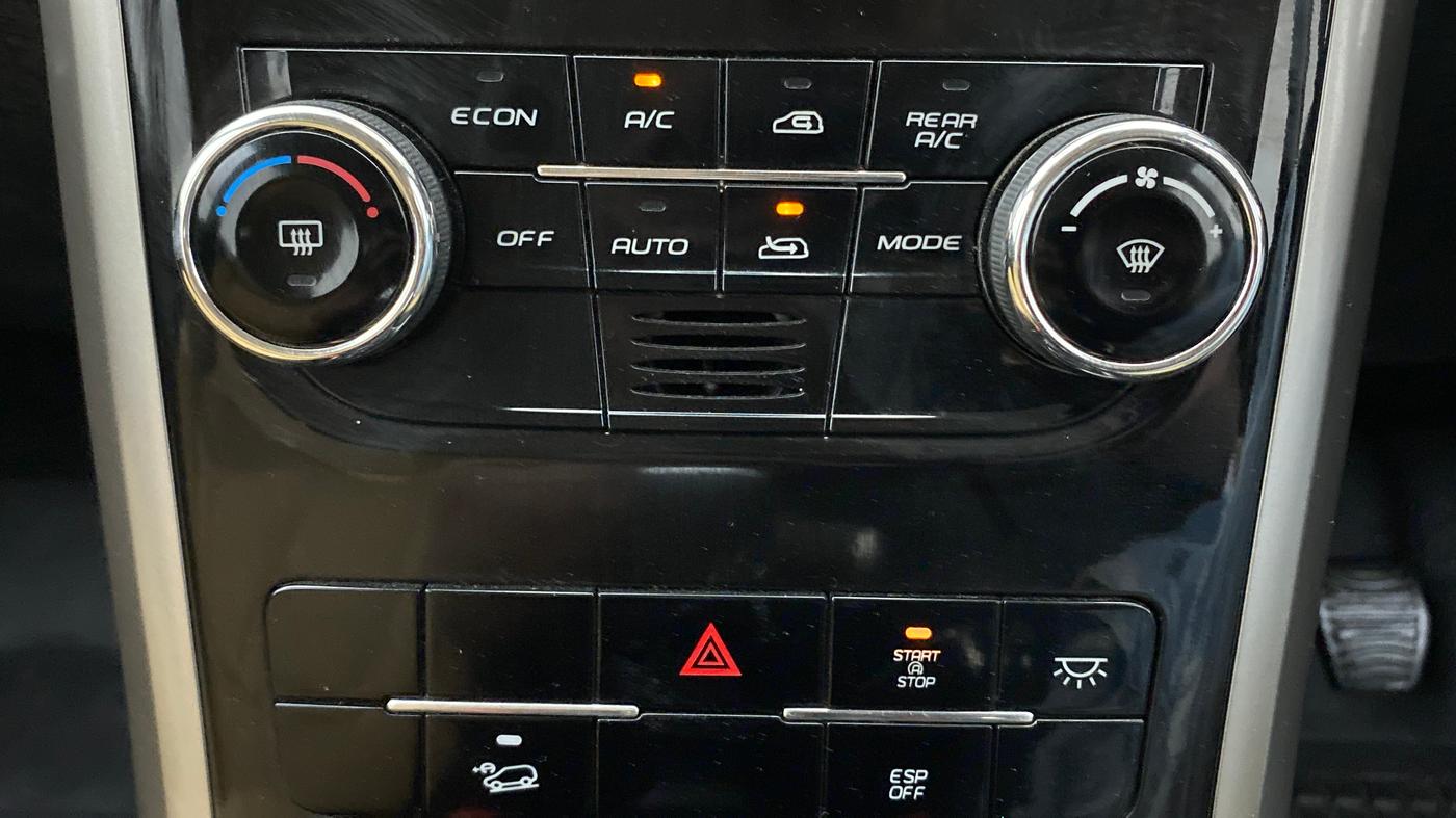 2021 Mahindra XUV500 W9, Diesel, Manual, 21,304 km, Automatic Climate Control