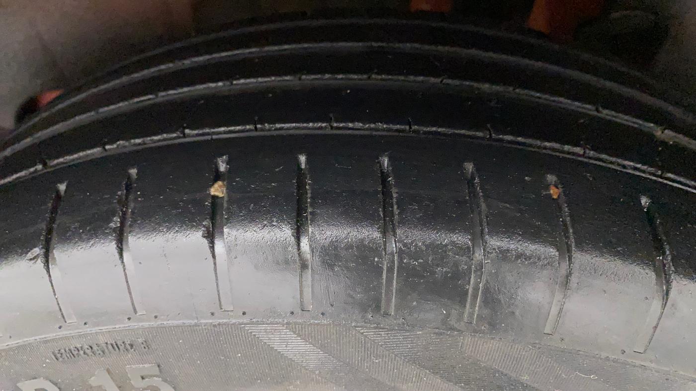 2019 Maruti Swift ZXI PLUS, Petrol, Manual, 21,093 km, Left Rear Tyre Tread