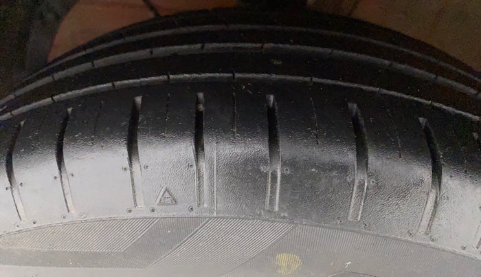 2019 Maruti Swift ZXI PLUS, Petrol, Manual, 21,093 km, Left Front Tyre Tread