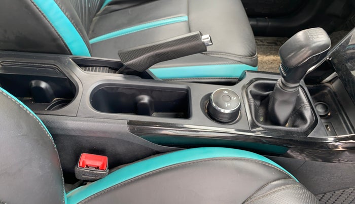 2024 Tata NEXON CREATIVE PLUS S 1.2 REVOTRON 6 MT, Petrol, Manual, 25,118 km, Gear Lever