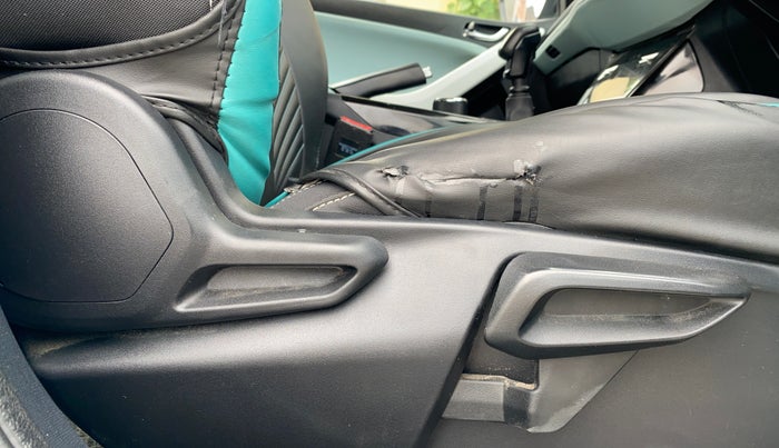 2024 Tata NEXON CREATIVE PLUS S 1.2 REVOTRON 6 MT, Petrol, Manual, 25,118 km, Driver Side Adjustment Panel