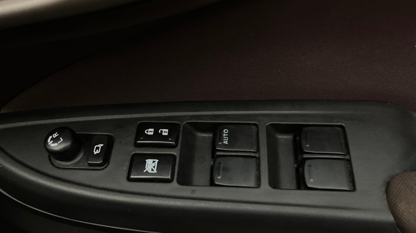 2023 Maruti FRONX DELTA PLUS 1.2L AGS, Petrol, Automatic, 41,035 km, Driver Side Door Panels Control