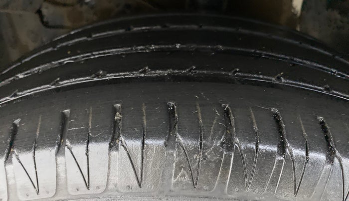 2019 Maruti Vitara Brezza ZDI + AMT, Diesel, Automatic, 55,225 km, Left Front Tyre Tread