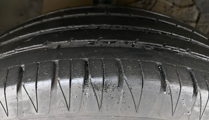2019 Maruti Vitara Brezza ZDI + AMT, Diesel, Automatic, 55,225 km, Right Front Tyre Tread