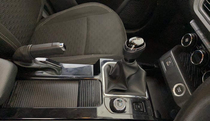 2021 Renault Kiger RXZ TURBO MT, Petrol, Manual, 34,281 km, Gear Lever