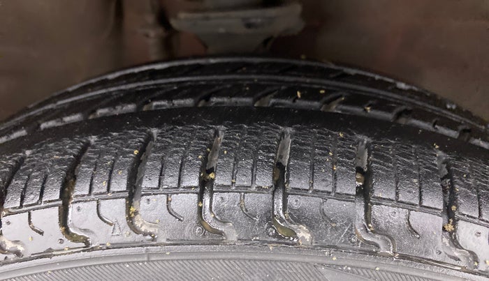 2013 Maruti Alto K10 VXI, Petrol, Manual, 64,542 km, Right Front Tyre Tread