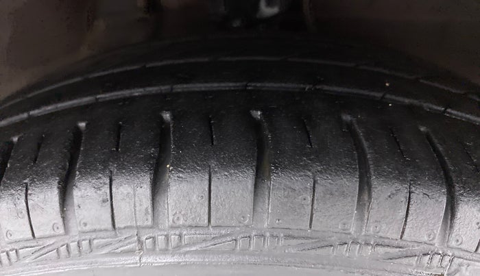 2015 Hyundai i10 SPORTZ 1.1 IRDE2, Petrol, Manual, 54,886 km, Right Front Tyre Tread