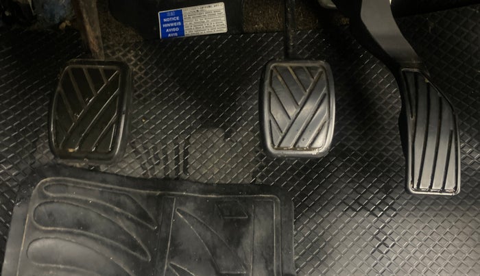 2014 Maruti Swift ZXI, Petrol, Manual, 1,01,773 km, Pedals