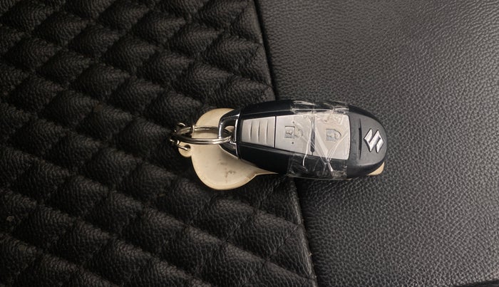 2014 Maruti Swift ZXI, Petrol, Manual, 1,01,773 km, Key Close Up