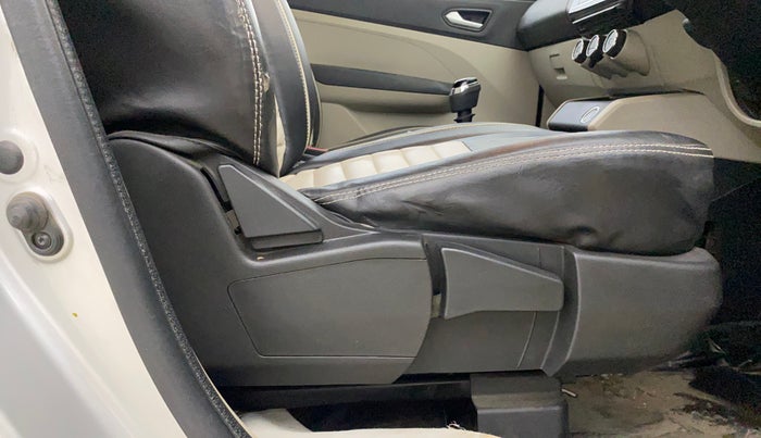 2023 Renault TRIBER RXZ, Petrol, Manual, 22,216 km, Driver Side Adjustment Panel