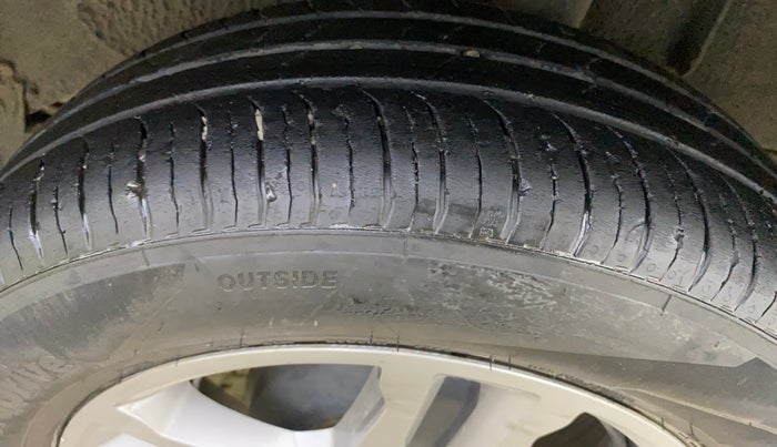 2023 Renault TRIBER RXZ, Petrol, Manual, 22,216 km, Left Rear Tyre Tread