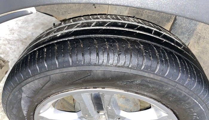 2023 Renault TRIBER RXZ, Petrol, Manual, 22,216 km, Right Rear Tyre Tread