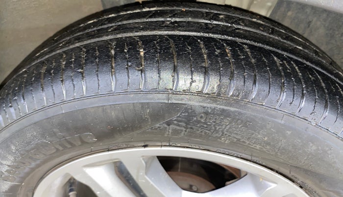 2023 Renault TRIBER RXZ, Petrol, Manual, 22,216 km, Right Front Tyre Tread