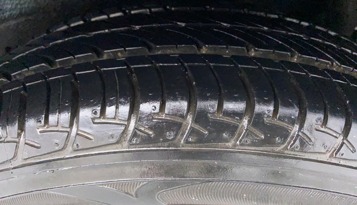 2015 Maruti Celerio VXI d, Petrol, Manual, 38,913 km, Left Rear Tyre Tread
