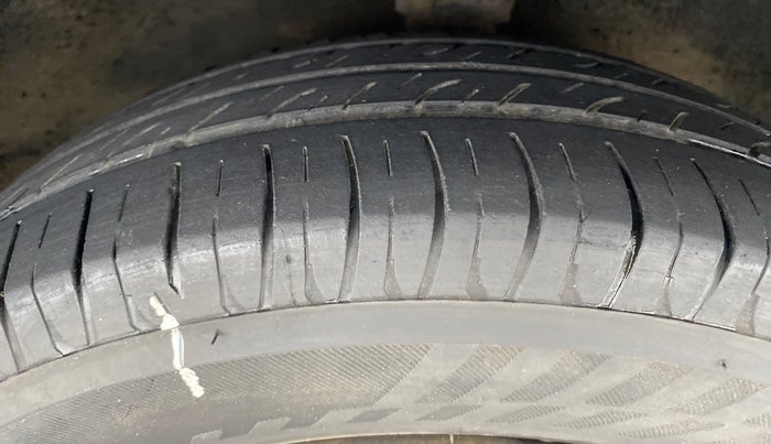2014 Hyundai Santro Xing GLS, Petrol, Manual, 73,947 km, Right Front Tyre Tread