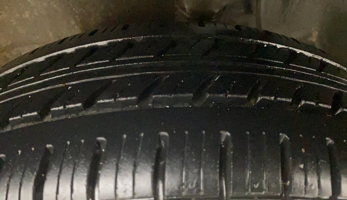 2016 Maruti Alto K10 VXI, Petrol, Manual, 63,028 km, Left Front Tyre Tread