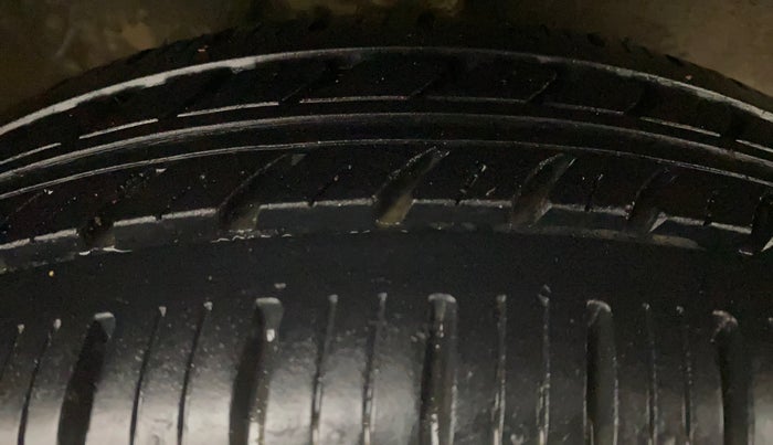 2016 Maruti Alto K10 VXI, Petrol, Manual, 63,028 km, Right Front Tyre Tread