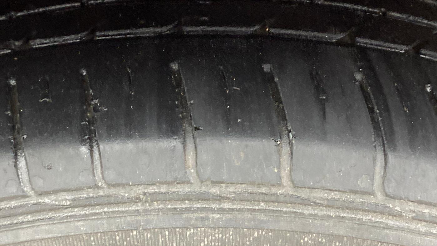 2020 MG HECTOR SHARP 1.5 DCT PETROL, Petrol, Automatic, 42,155 km, Left Front Tyre Tread