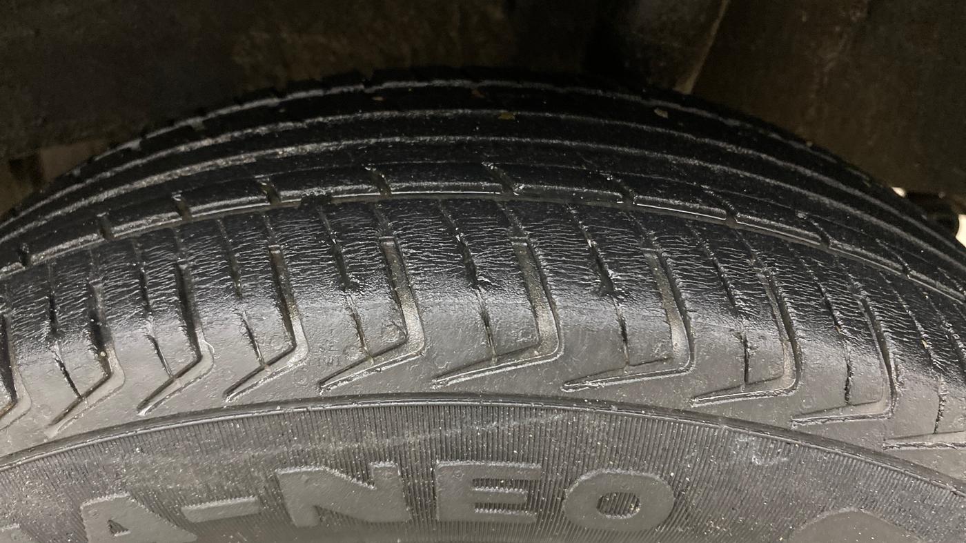 2018 Renault Kwid RXT 1.0 AMT, Petrol, Automatic, 58,830 km, Left Rear Tyre Tread
