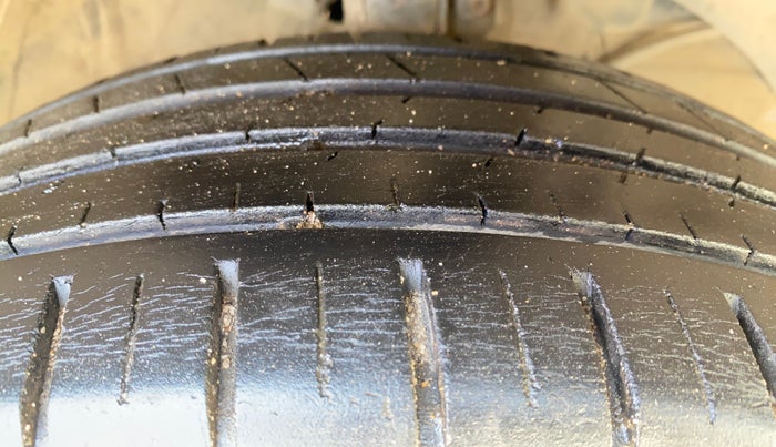 2019 Maruti Baleno ZETA PETROL 1.2, Petrol, Manual, 50,338 km, Right Front Tyre Tread