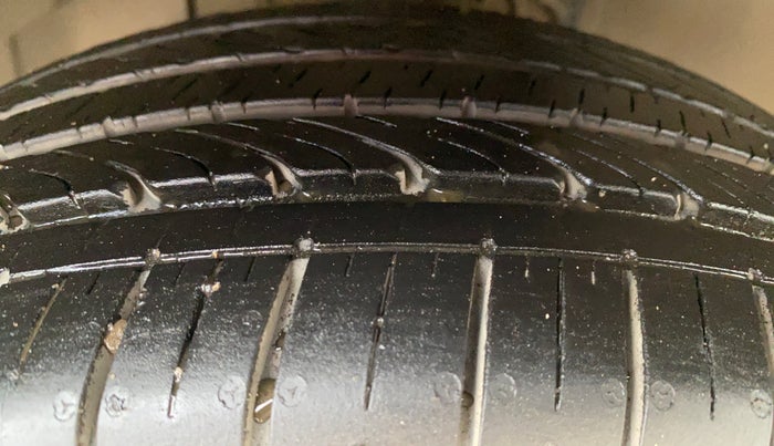 2020 Tata ALTROZ XZ PETROL, Petrol, Manual, 86,126 km, Right Front Tyre Tread