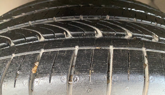 2020 Tata ALTROZ XZ PETROL, Petrol, Manual, 86,126 km, Left Front Tyre Tread